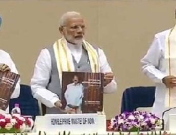 पीएम मोदी की मौजूदगी में बोले उपराष्ट्रपति वेकैया नायडू मैं नाखुश हूं 3 Hello Uttarakhand News »