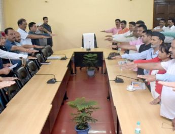 मुख्यमंत्री ने 'हिन्दुस्तान हिमालय बचाओ अभियान' के तहत हिमालय के संरक्षण की दिलाई शपथ 3 Hello Uttarakhand News &raquo;