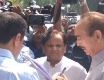 राफेल डील घोटाले में जांच की मांग को लेकर कैग के दफ्तर में पहुंची कांग्रेस 2 Hello Uttarakhand News »