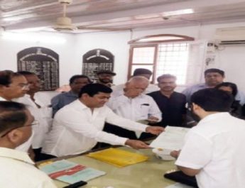 मनोहर पर्रिकर की खराब सेहत के बीच कांग्रेस ने गोवा में सरकार बनाने का पेश किया दावा 2 Hello Uttarakhand News »