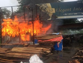 मच्छर भगाने के लिए जलाया मॉर्टिन, गोदाम जलकर खाक 4 Hello Uttarakhand News »