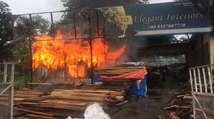 मच्छर भगाने के लिए जलाया मॉर्टिन, गोदाम जलकर खाक 1 Hello Uttarakhand News »