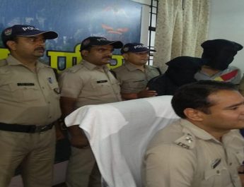 नैनीताल में नाबालिक से छेड़छाड़ करने वाले स्कूल बस ड्राईवर एवं हैल्पर गिरफ्तार 4 Hello Uttarakhand News »