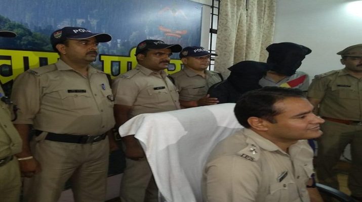 नैनीताल में नाबालिक से छेड़छाड़ करने वाले स्कूल बस ड्राईवर एवं हैल्पर गिरफ्तार 1 Hello Uttarakhand News »