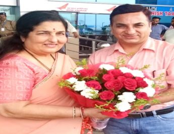 उत्तराखण्ड पहुंची अनुराधा पौड़वाल से फिल्म नीति एवं अन्य विषयों पर हुई चर्चा 2 Hello Uttarakhand News »