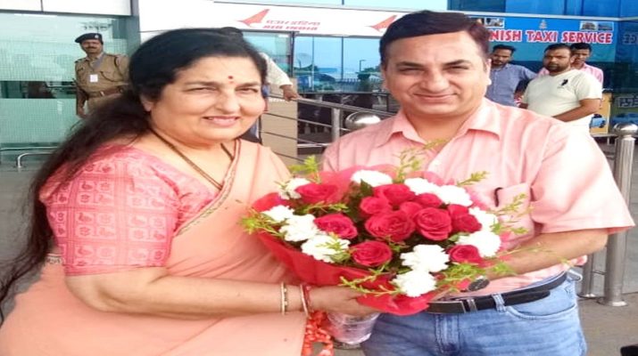 उत्तराखण्ड पहुंची अनुराधा पौड़वाल से फिल्म नीति एवं अन्य विषयों पर हुई चर्चा 1 Hello Uttarakhand News »