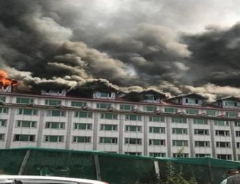 श्रीनगर के पाम्पोश होटल में लगी भीषण आग,फायर ब्रिगेड की गाड़ियां मौके पर 3 Hello Uttarakhand News &raquo;