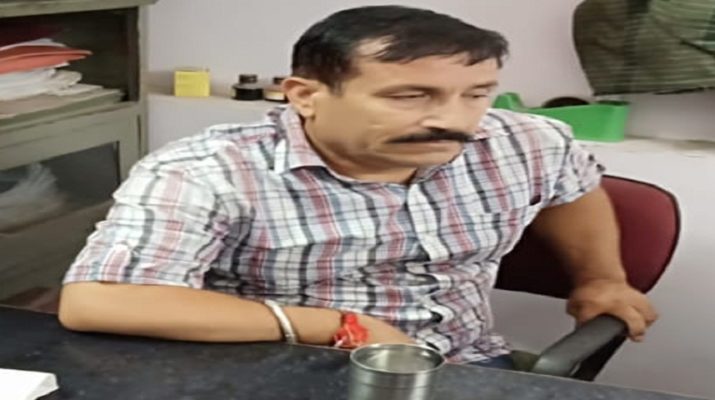 30 हजार की रिश्वत लेते हुये लेखपाल रंगे हाथों गिरफ्तार 1 Hello Uttarakhand News »