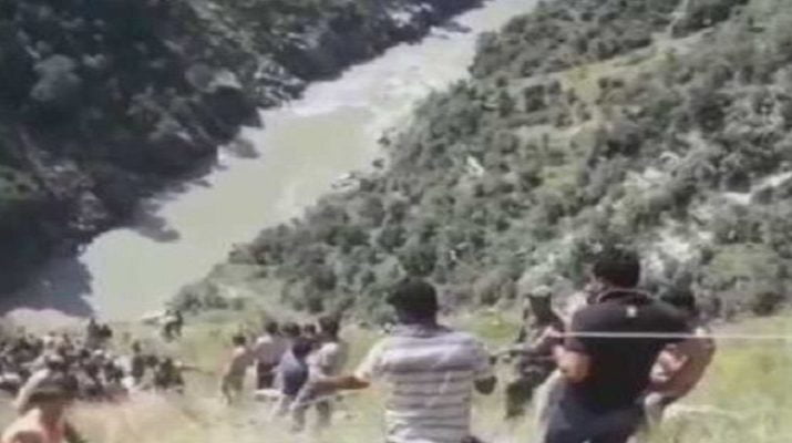 जम्मू-कश्मीर के किश्तवाड़ में बस हादसा, 11 की मौत, 13 घायल 1 Hello Uttarakhand News »