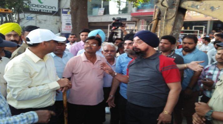 13वें दिन भी जोर शोर से चला अतिक्रमण हटाओ अभियान 1 Hello Uttarakhand News »