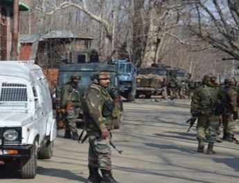 जम्मू-कश्मीरः शोपियां में पुलिस स्टेशन पर ग्रेनेड से आतंकी हमला, एक पुलिसकर्मी शहीद 3 Hello Uttarakhand News »