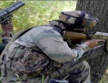 जम्मू-कश्मीर में आतंकी और सुरक्षाबलों के बीच मुठभेड़, एक आतंकी ढेर, एक जवान भी शहीद 4 Hello Uttarakhand News »