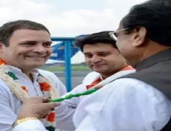 एक दिवसीय दौरे पर भोपाल पहुंचे राहुल गांधी, फूकेंगे चुनावी बिगुल 4 Hello Uttarakhand News »