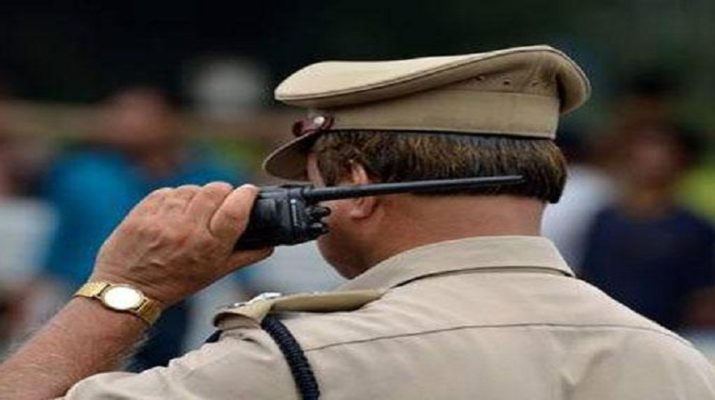 इंस्पेक्टर ने सांसद को दी जुबान काटने की धमकी 1 इंस्पेक्टर ने सांसद को दी जुबान काटने की धमकी 1 Hello Uttarakhand News »