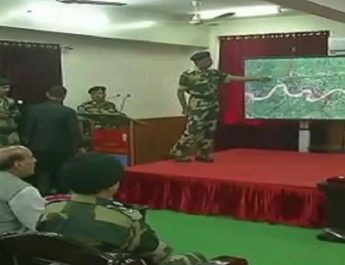 केंद्रीय गृहमंत्री ने ‘स्मार्ट फेंसिंग’ का किया उद्घाटन, घुसपैठ को रोकने में कारगर साबित 2 Hello Uttarakhand News »