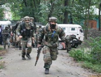 नेशनल हाईवे पर आतंकियों ने पुलिसकर्मीयों पर किया हमला, जम्मू में हाई अलर्ट 2 Hello Uttarakhand News »