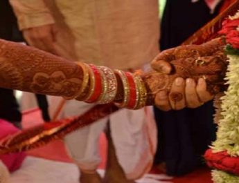 शादी में दोस्तों से गिफ्ट में मिला पांच लीटर पेट्रोल... 4 Hello Uttarakhand News »