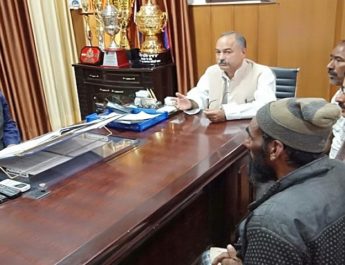 दो महीने से गायब वन गुज्जर की नाबालिग बेटी की बरामदगी को लेकर एडीजी से मिला मोर्चा 4 Hello Uttarakhand News »