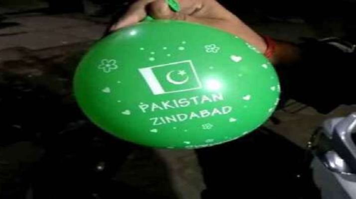 भारत में चीन से आ रहे 'आई लव यू पाकिस्तान' लिखे गुब्बारे 1 भारत में चीन से आ रहे 'आई लव यू पाकिस्तान' लिखे गुब्बारे 1 Hello Uttarakhand News »