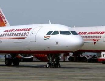 फ्लाइट से नीचे गिरी एयर इंडिया की क्रू मेंबर, गंभीर रूप से घायल 3 Hello Uttarakhand News »