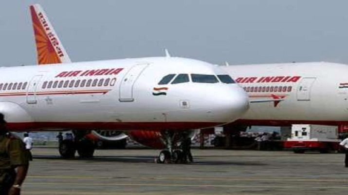 फ्लाइट से नीचे गिरी एयर इंडिया की क्रू मेंबर, गंभीर रूप से घायल 1 Hello Uttarakhand News »