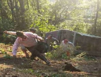 कोटद्वार में बस खाई में गिरी, 14 घायल 4 Hello Uttarakhand News »