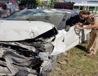 देहरादून में तेज रफ़्तार कार की टक्कर से 2 लोग घायल 4 Hello Uttarakhand News »