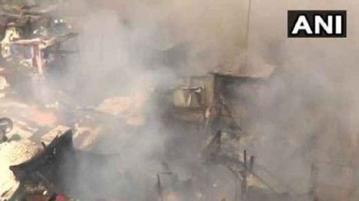 बांद्रा स्थित स्लम बस्ती में लगी भीषण आग, मौके पर 9 दमकल गाड़ियां 1 बांद्रा स्थित स्लम बस्ती में लगी भीषण आग, मौके पर 9 दमकल गाड़ियां 1 Hello Uttarakhand News »