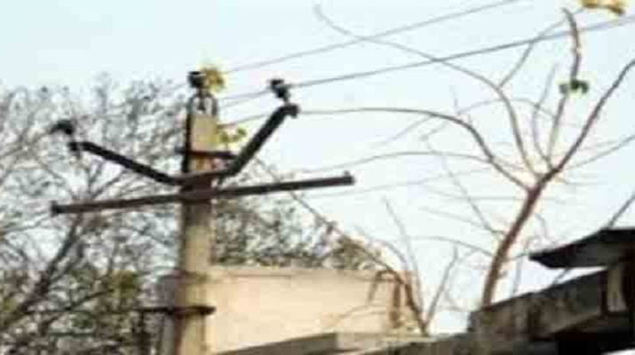 देहरादून में हाईटेंशन लाइन की चपेट में आने से एक व्यक्ति बुरी तरह झुलसा 1 Hello Uttarakhand News »