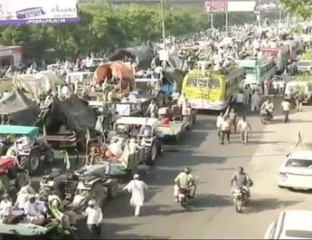 किसान दिल्ली कूच : दिल्ली बॉर्डर पर जबरदस्त घमासान, लाठीचार्ज-आंसू गैस के गोले 4 Hello Uttarakhand News »