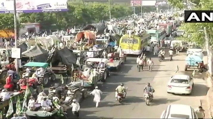 किसान दिल्ली कूच : दिल्ली बॉर्डर पर जबरदस्त घमासान, लाठीचार्ज-आंसू गैस के गोले 1 Hello Uttarakhand News »