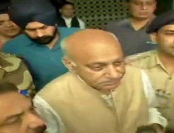 विदेश दौरे से लौटे एमजे अकबर, यौन शोषण के आरोपों पर कहा: बाद में दूंगा बयान 3 Hello Uttarakhand News »