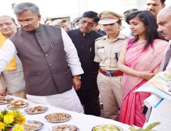 गोपेश्वर में आयोजित जनता मिलन कार्यक्रम में मुख्यमंत्री ने सुनी लोगों की समस्याऐं 4 Hello Uttarakhand News »