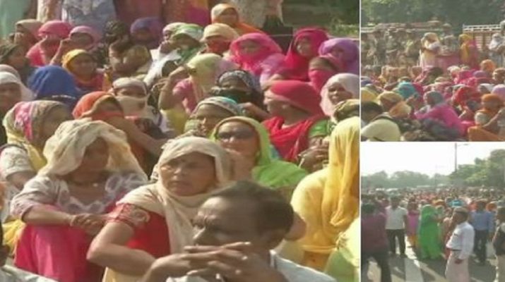 कूड़े के ढेर में तब्दील हुई दिल्ली की सड़कें, कई मांगों को लेकर हड़ताल पर सफाई कर्मचारी 1 Hello Uttarakhand News »