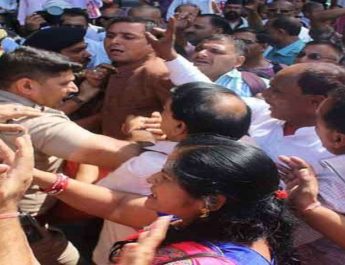 सीएम आवास कूच कर रहे 90 राज्य आंदोलनकारी गिरफ्तार 2 Hello Uttarakhand News »