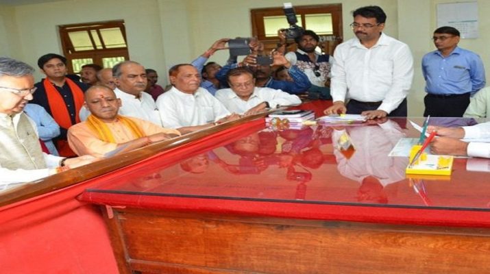 छत्तीसगढ़ के सीएम रमन सिंह ने किया नामांकन, करुणा शुक्ला से होगी टक्कर 1 Hello Uttarakhand News »