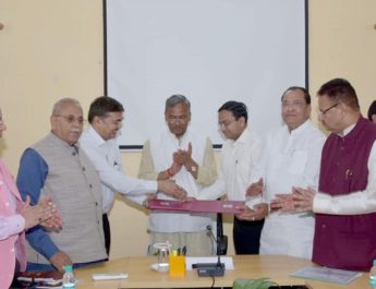 दून रेलवे स्टेशन के पुनर्विकास के लिए रेलवे बोर्ड व एमडीडीए के मध्य एमओयू 3 Hello Uttarakhand News »