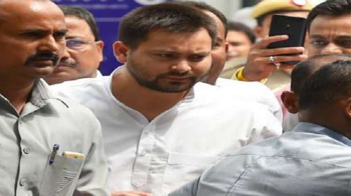 'तलाक' के बीच बढ़ी तेजस्वी की परेशानी, बैठक में नहीं पहुंचे ऐश्वर्या के पिता 1 'तलाक' के बीच बढ़ी तेजस्वी की परेशानी, बैठक में नहीं पहुंचे ऐश्वर्या के पिता 1 Hello Uttarakhand News »