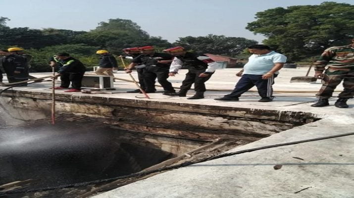 रुड़की कैंट के लालकुर्ती सैपर्स बाजार में लगी भयानक आग, सेना के जवानों ने किया आग को काबू 1 रुड़की कैंट के लालकुर्ती सैपर्स बाजार में लगी भयानक आग, सेना के जवानों ने किया आग को काबू 1 Hello Uttarakhand News »