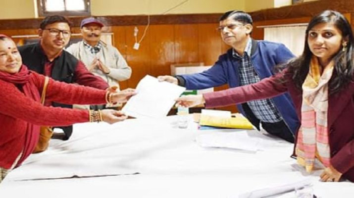 पूरी ताकत के बाद भी जिला पंचायत सीट नहीं बचा पायी भाजपा, कांग्रेस ने मारी बाजी 1 Hello Uttarakhand News »