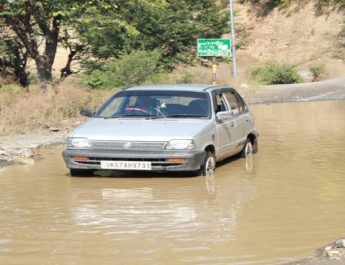 जौनपुर में सड़कों की हालत बदहाल, प्रशासन बेपरवाह 4 Hello Uttarakhand News »
