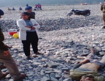 रायपुर में नदी किनारे मिली डेड बॉडी, हत्या की आशंका 3 Hello Uttarakhand News »