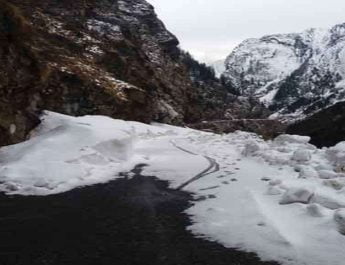 मौसम का बदला मिजाज, पहाड़ों में बर्फबारी, मैदानी क्षेत्रों में बढ़ी ठण्ड 2 Hello Uttarakhand News »