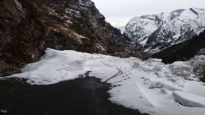 मौसम का बदला मिजाज, पहाड़ों में बर्फबारी, मैदानी क्षेत्रों में बढ़ी ठण्ड 1 Hello Uttarakhand News »