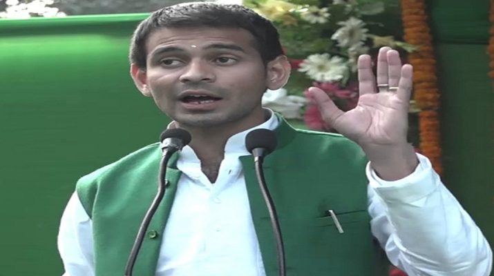 तलाक की अर्जी देने के बाद बदले-बदले नजर आए तेजप्रताप 1 तलाक की अर्जी देने के बाद बदले-बदले नजर आए तेजप्रताप 1 Hello Uttarakhand News »