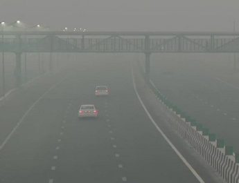 नहीं हुआ सुप्रीम कोर्ट के आदेश का पालन, जमकर फूटे पटाखे, जहरीली हुई दिल्ली की हवा 2 Hello Uttarakhand News »