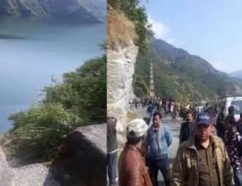 झील में समाया ट्रक, चार लोग लापता, एक जीवित 2 Hello Uttarakhand News »