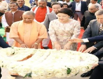 अयोध्या में दीपोत्सव की धूम, हेलीकॉप्टर से पहुंचे 'राम, सीता और लक्ष्मण' 4 Hello Uttarakhand News »