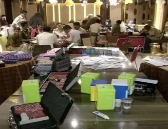 पुलिस की गिरफ्त में जुए का बड़ा रैकेट, 2.27 करोड़ रु के साथ 100 लोग गिरफ्तार 4 Hello Uttarakhand News »