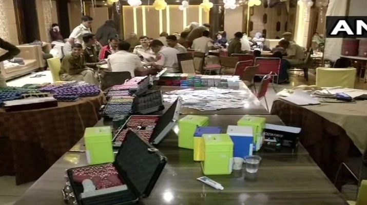 पुलिस की गिरफ्त में जुए का बड़ा रैकेट, 2.27 करोड़ रु के साथ 100 लोग गिरफ्तार 1 Hello Uttarakhand News »